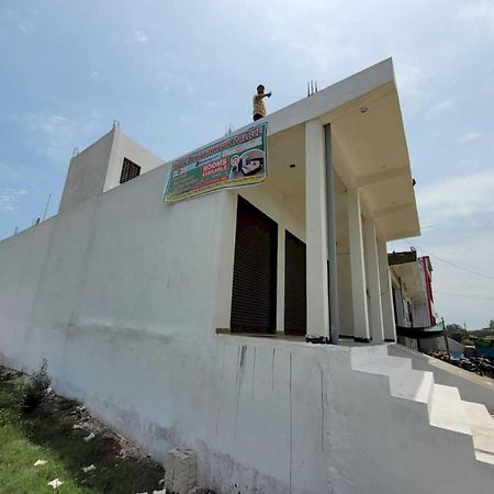 Oyo Hotel Hastinapur Palace Мирут Екстериор снимка